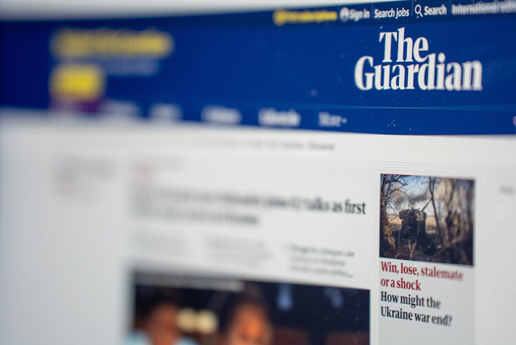 Guardian ad revenue plunges as it plans Observer sale