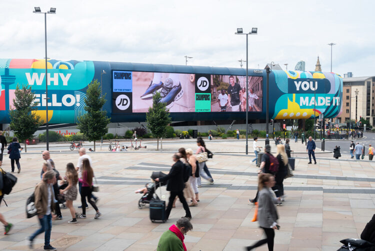 Large-format DOOH garners five times more attention than digital formats, study shows